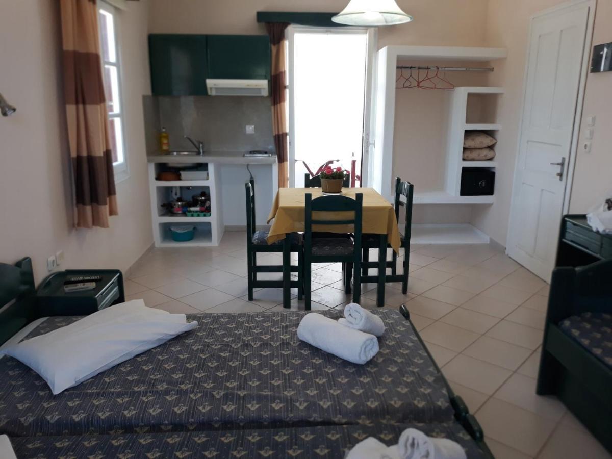 Joanna'S Rooms On The Beach Plaka  Exterior photo