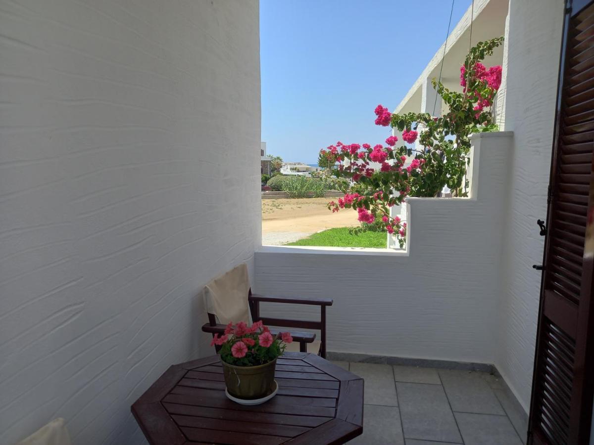 Joanna'S Rooms On The Beach Plaka  Exterior photo