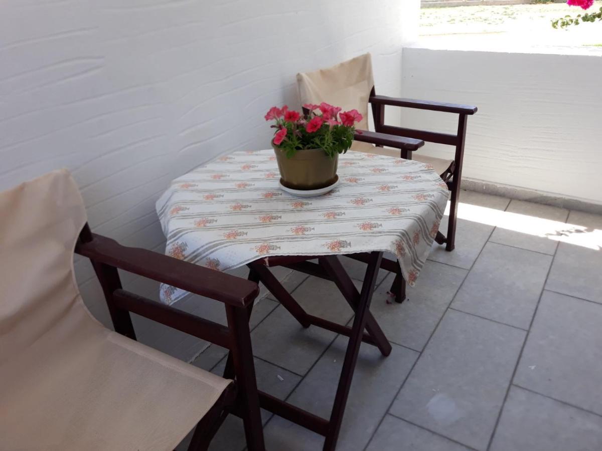 Joanna'S Rooms On The Beach Plaka  Exterior photo