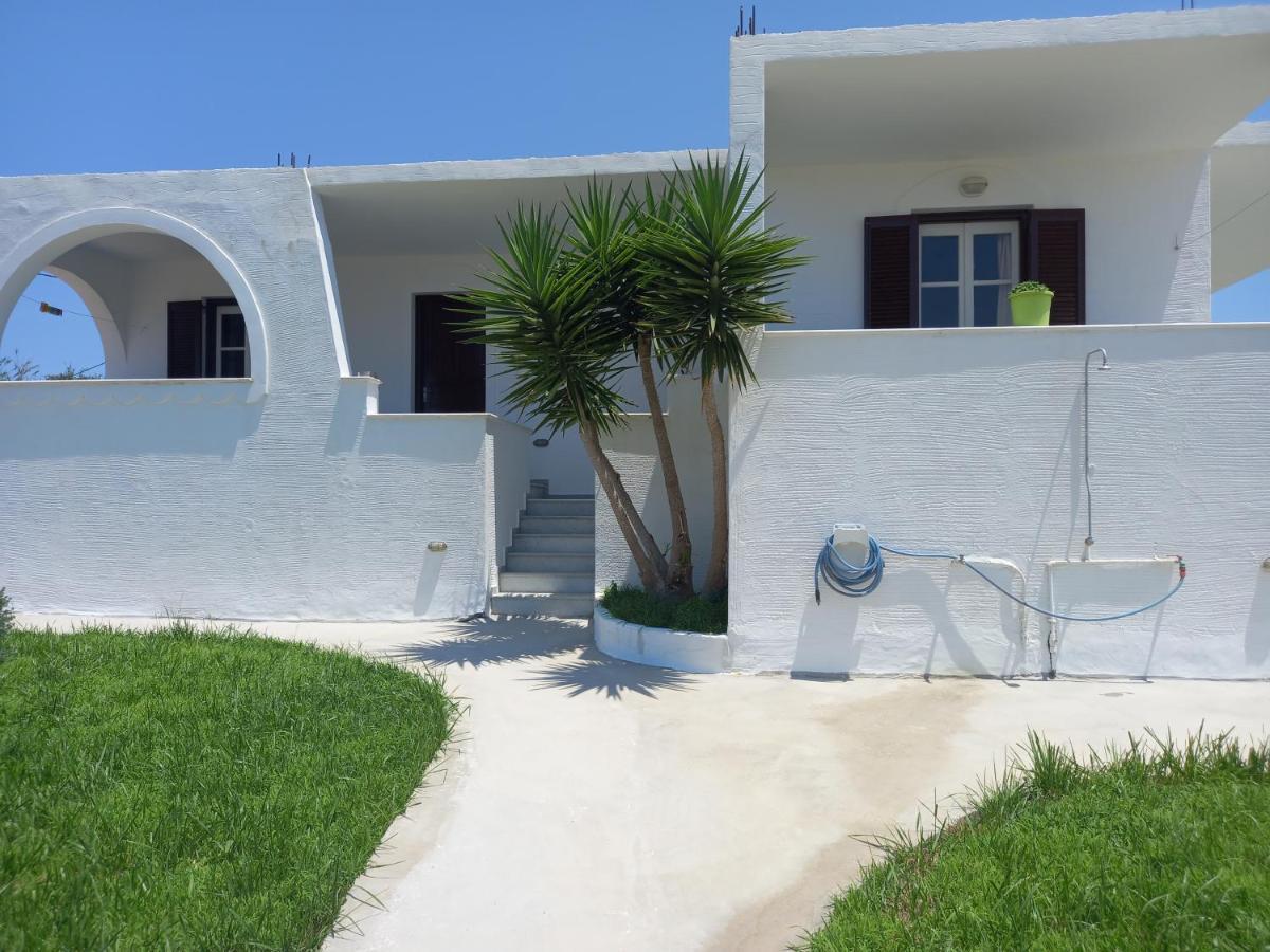Joanna'S Rooms On The Beach Plaka  Exterior photo