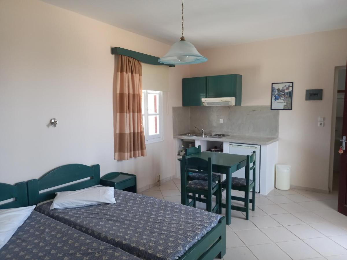 Joanna'S Rooms On The Beach Plaka  Exterior photo